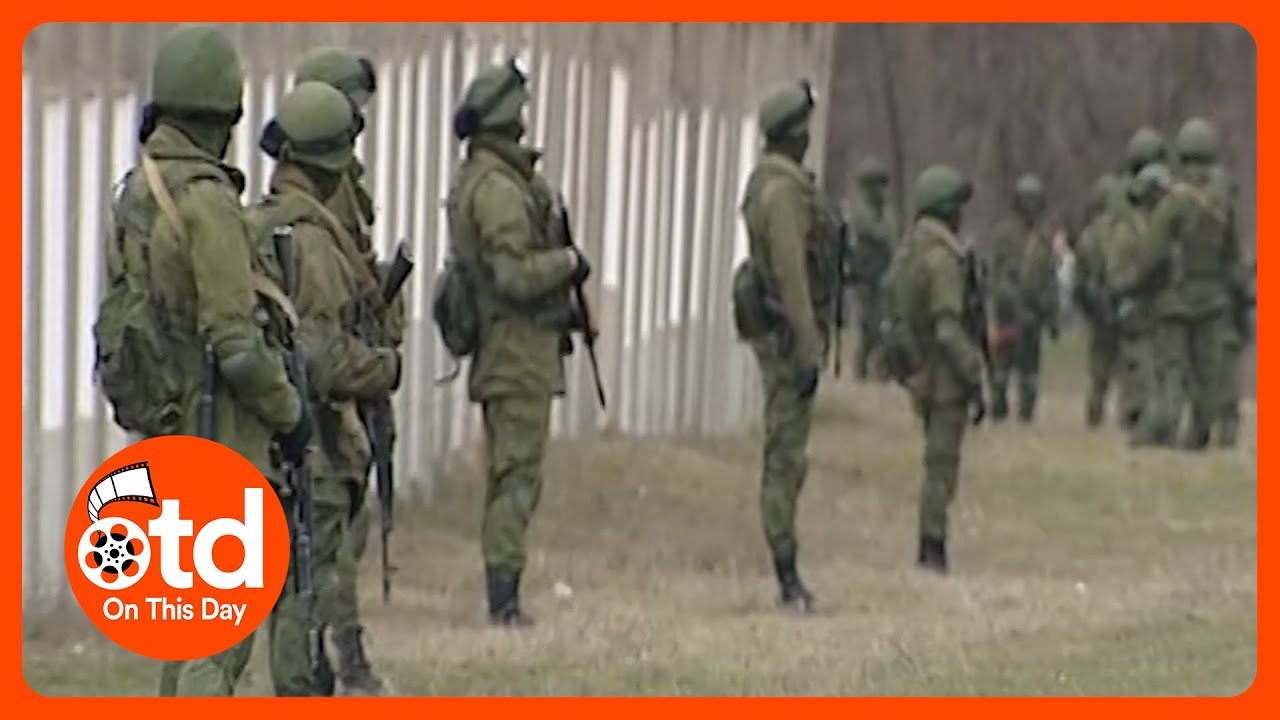 2014: Russian Special Forces Surround Ukrainian Army Base
