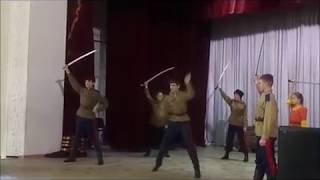 Танец участников клуба "Казачья слава" под песню "Русь молодая" Танец участников клуба "Казачья слава" под песню "Русь молодая"