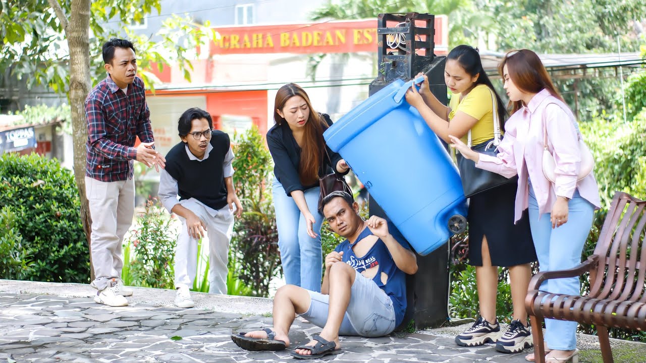 BOS KAYA PUNYA ASET 700 MILIYAR NYAMAR JADI GEMBEL UNTUK MENGETAHUI KELAKUAN DARI KARYAWANNYA!! TAPI