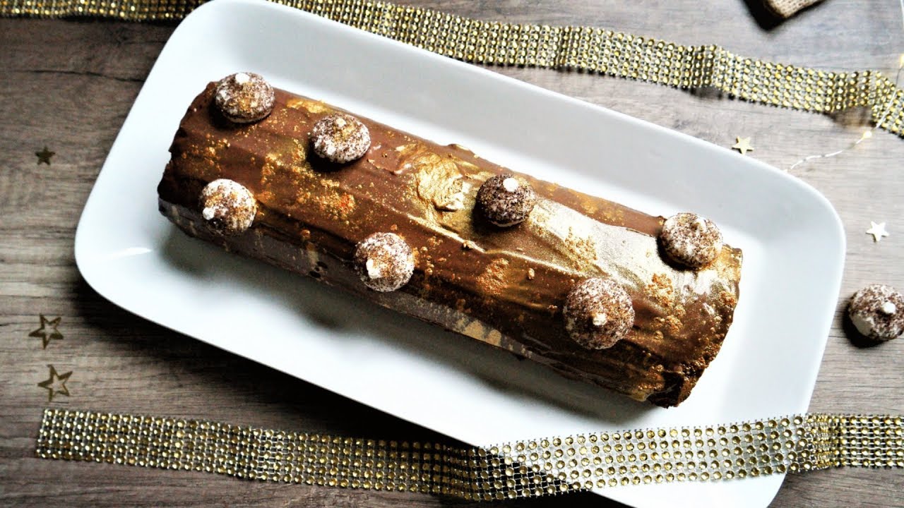 Recette - Bûche de Noël au chocolat et praliné en vidéo 