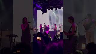 “Aléjate de los tristes” con Javypablo en su concierto de Madrid 🫶🏻