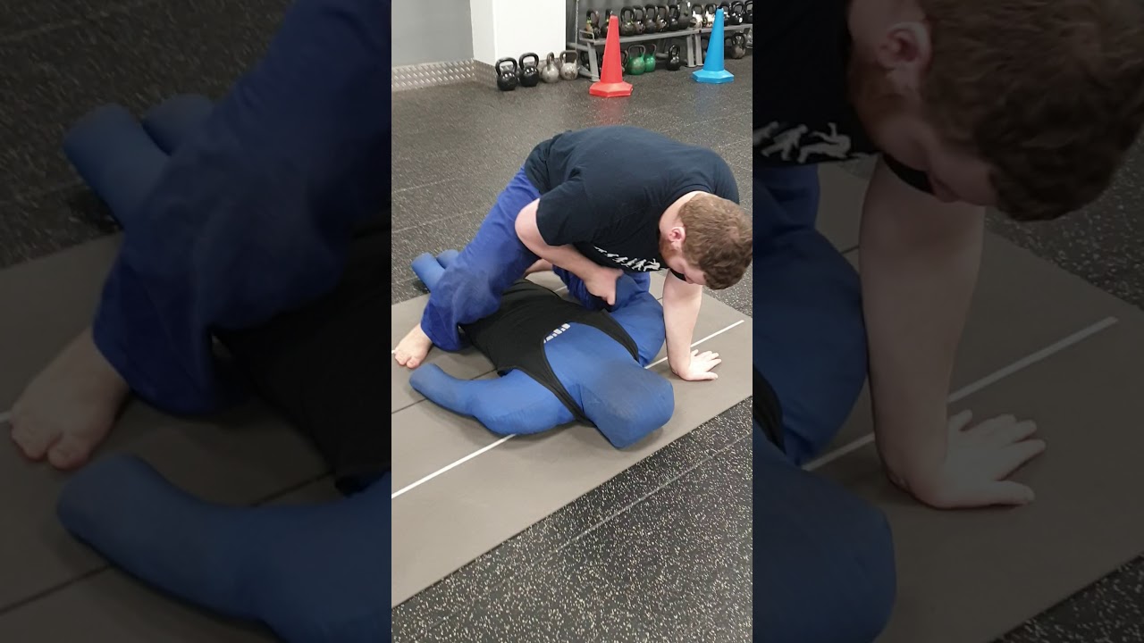 Jiu Jitsu Mount Arm Bar - YouTube