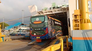 bus ALS medan jaya 1 kapal di dermaga 3