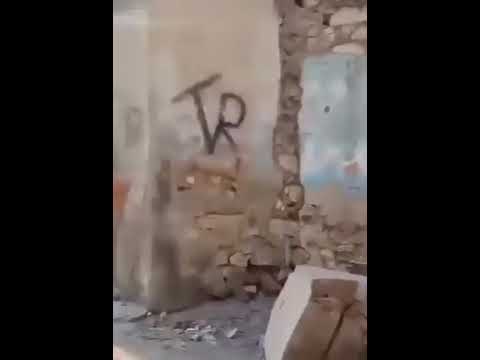 تامر الجيار بيقلع التيشرت ويجري في الشارع