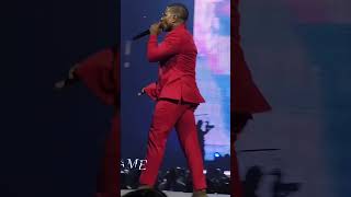 Kirk Franklin Rocks the Crowd!