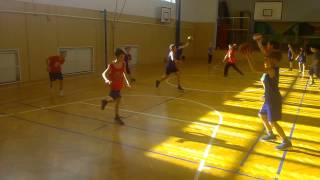 Follow Your Overhead Bounce Pass (www.BasketballDrills.cz)
