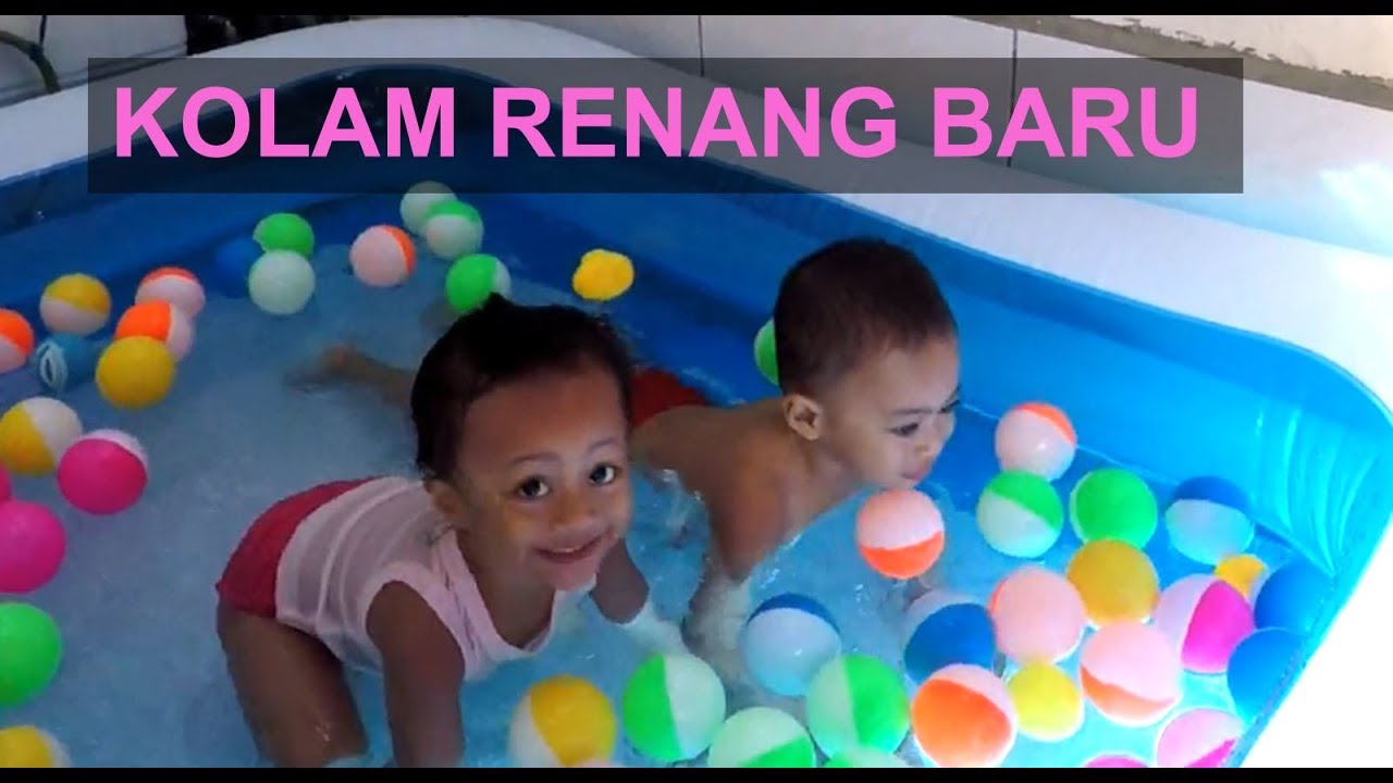  Anak  kembar  coba kolam renang baru YouTube