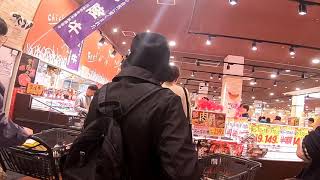 激安スーパー特売品争奪戦