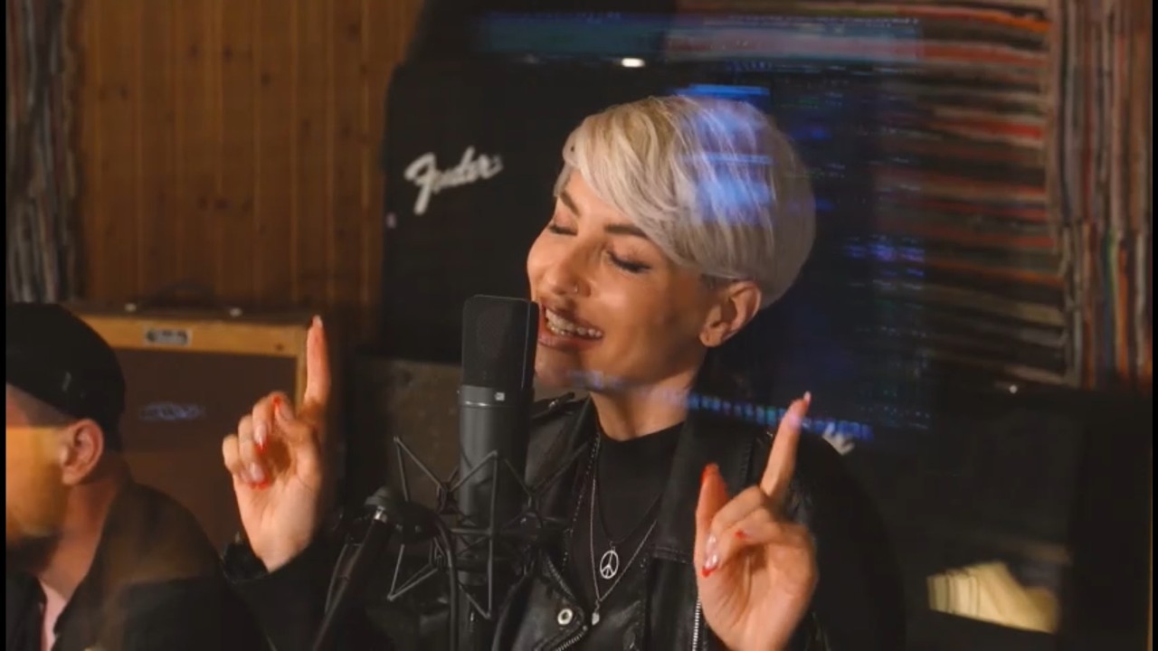 Watch FANNIE - Nur für dich (live & akustisch) on YouTube Watch FANNIE - Nur für dich (live & akustisch) on YouTube