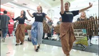 RUNTAH - COVER ANGKLUNG ARIESKA JOGJA - GEDOENG MERAH MALIOBORO YOGYAKARTA