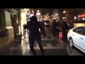 Максим Аверин танцует на улице Марата