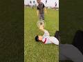 Nghệ nhân người thì nhẹ nhưng thích kéo diều to lướt trên cỏ quá đã luôn..#kite #patang #layangan