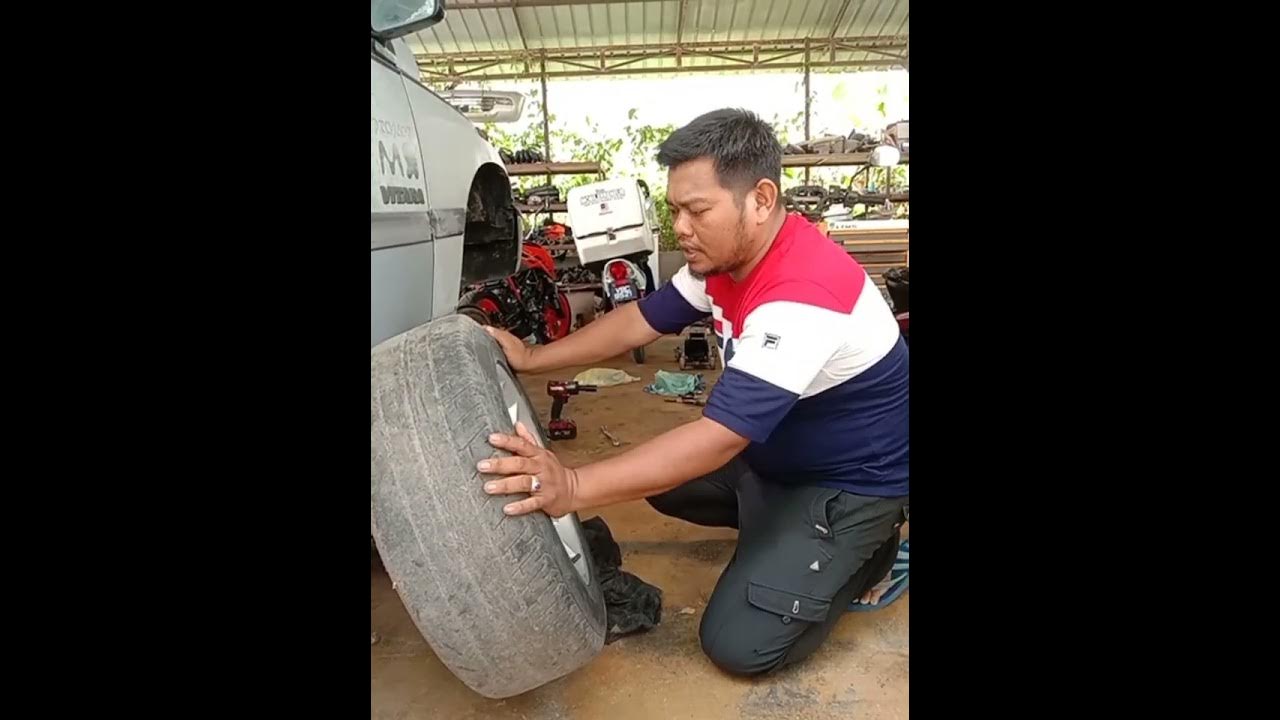 kenapa lari 100 kereta bergegar?? YouTube