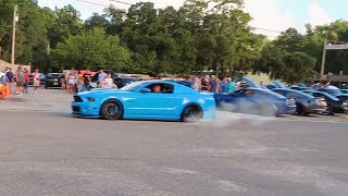 Muscle Cars Get LOUD Leaving Car meet! *Mustangs Everywhere*