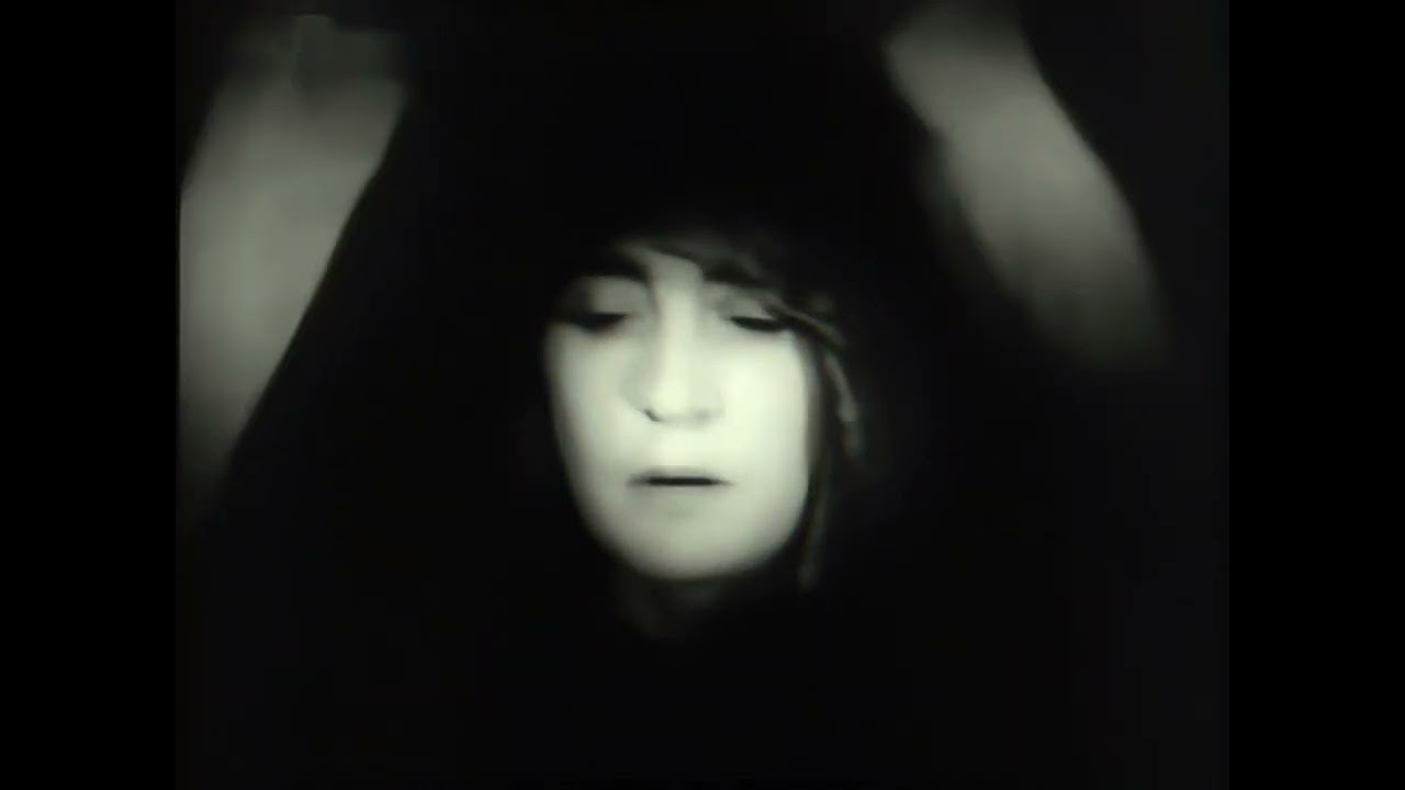 Guarda Get Well Soon - Goth 101 - Lyric Video su YouTube Guarda Get Well Soon - Goth 101 - Lyric Video su YouTube