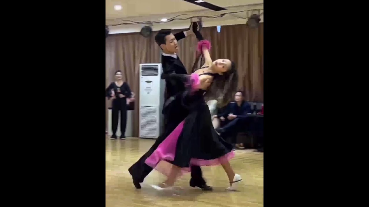 吳宏博、陸婉瑩 falling flowers with love and tears 落花含情 風含淚