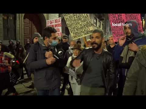 Corteo No Green Pass Milano: contestazioni a giornalista FanPage
