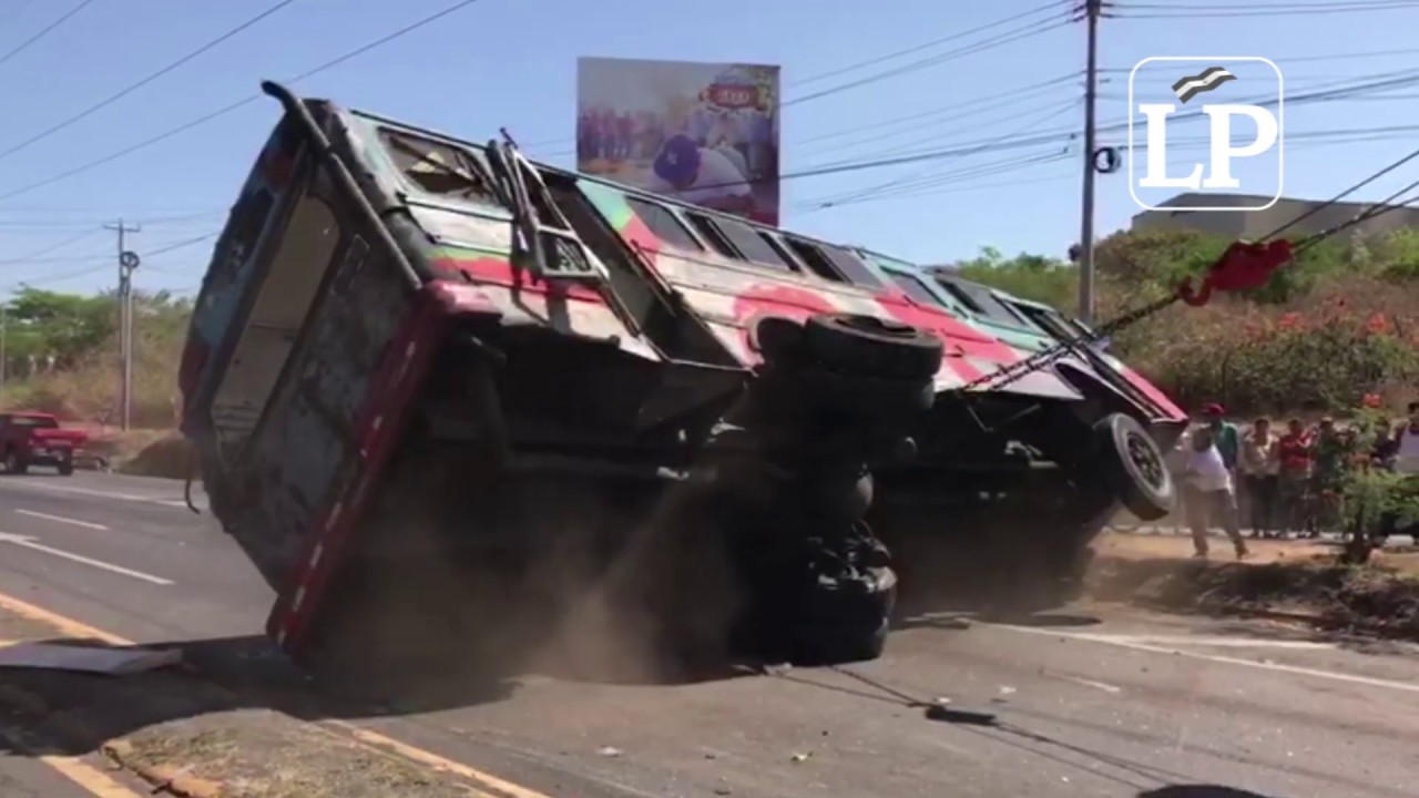 Accidente en la Cuesta El Plomo deja varias personas lesionadas - YouTube