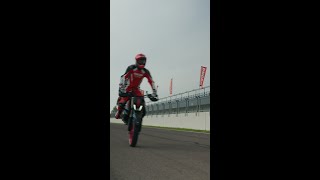 Hypermotard 698 Mono Nera stops by to say hello