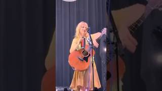 Hayley Williams reborn - First day on earth