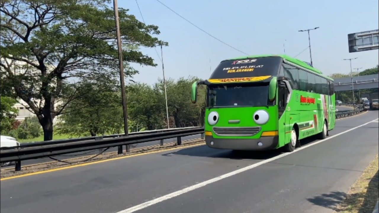 Pertunjukan Truk Tangki, Truk Kontainer Besar, Truk Oleng Bus Telolet Mirip Frank Teman Tayo
