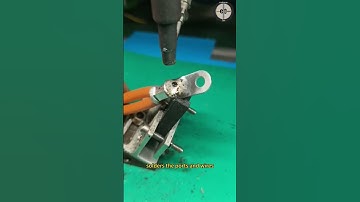 The automatic soldering machine solders the ports and wires