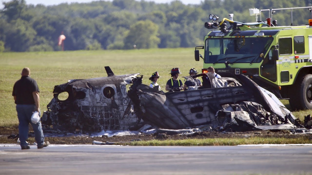 Plane crash at Rockford airport - YouTube