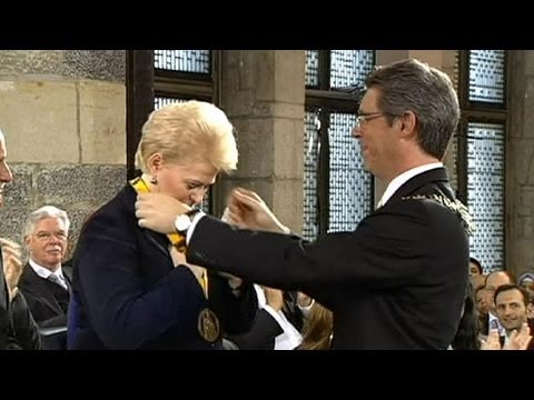 Vídeo: Biografia de Dalia Grybauskaite. Carreira política e vida pessoal