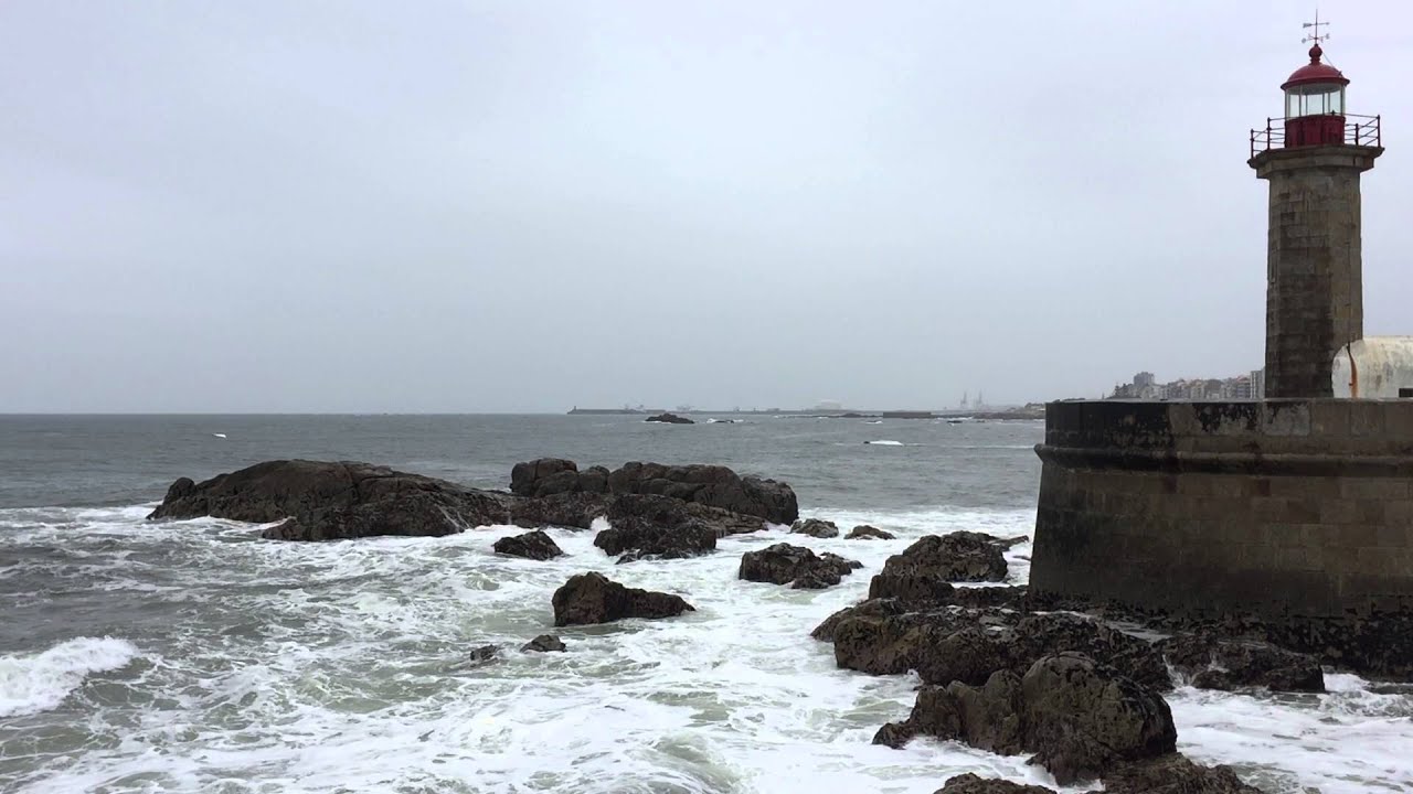 Porto light house waves - YouTube