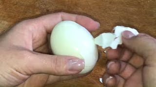 ВАРЮ ЯЙЦА только так! НЕ ТРЕСКАЮТСЯ и ЛЕГКО ЧИСТЯТСЯ, если добавить это..... ВАРЮ ЯЙЦА только так! НЕ ТРЕСКАЮТСЯ и ЛЕГКО ЧИСТЯТСЯ, если добавить это.....