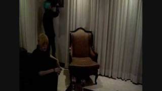✿BLOOPERS✿ Rin and Len Kagamine. (Live Action)
¡Hola!
Como siempre aquí reportandonos y ahora venimos con la dosis de comedia XD, vease las comillas, porque más bien son desgracias =P.
Aquí les traemos los Bloopers de Spice, Ike Lenka y Discotheque Love =D, en verdad esperamos que los disfruten y pues, la verdad... los mejores son de Discotheque Love jajajaa, nos matamos de risas con ellos, pero bueno...
No hay mucho que decir, nomas desear que se pase la lluvia para poder seguir grabando OnO, llueve mucho y no queremos mojarnos ¬¬
Bien, se cuidan mucho y esperamos que se rían con y de nosotros jajaja todo el equipo SupaMame Team =D
¡Kagamine Gekokujou! ✿BLOOPERS✿ Rin and Len Kagamine. (Live Action)