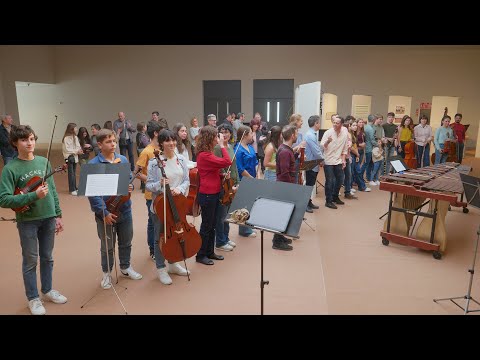 El ensemble de profesores y alumnos del Conservatorio de Ponferrada interpretan In C de Terry Riley