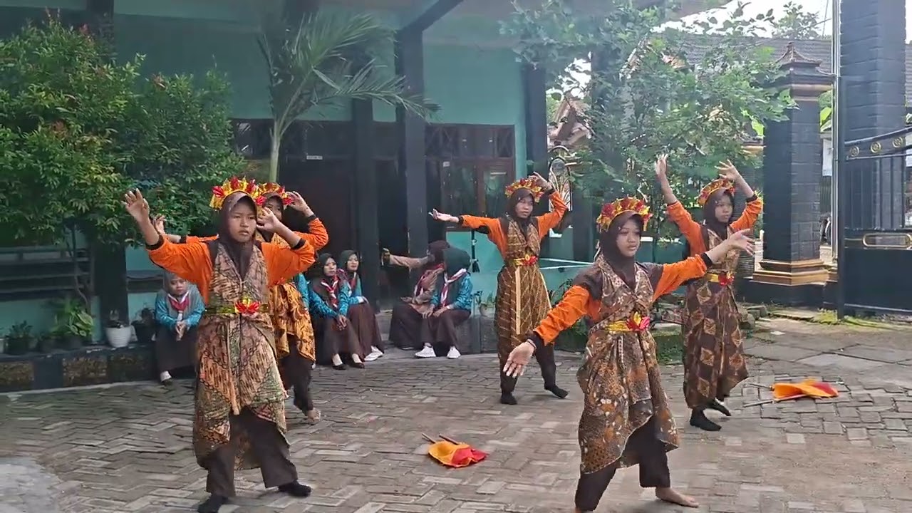 Tari perahu layar - opening Jelajah Santri Tapak Rimba