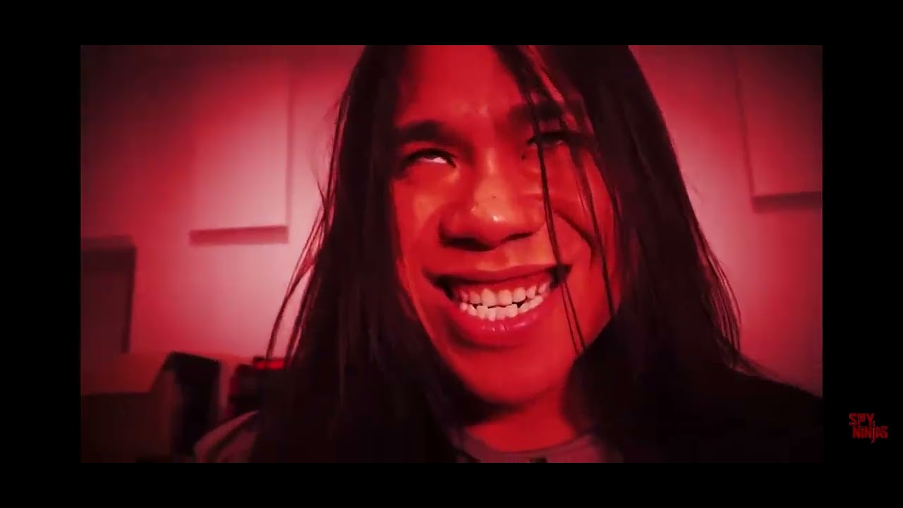 If Your Ever See Clue Smile.. RUN!!