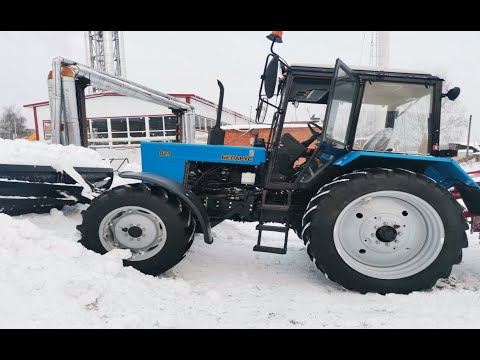 MTZ-82.1 TRACTOR. WAS COVERED IN SNOW AT THE BEGINNING OF DECEMBER. I CLEAR ROADS AND PARKING LOT...
