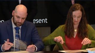 Seattle mayor signs settlement over Skagit River dams