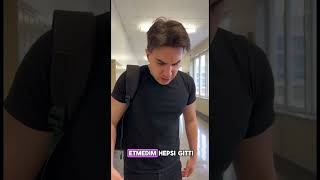 Okul Çikişi Muzlarim Yere Döküldü Kaslarim Gi̇tti̇