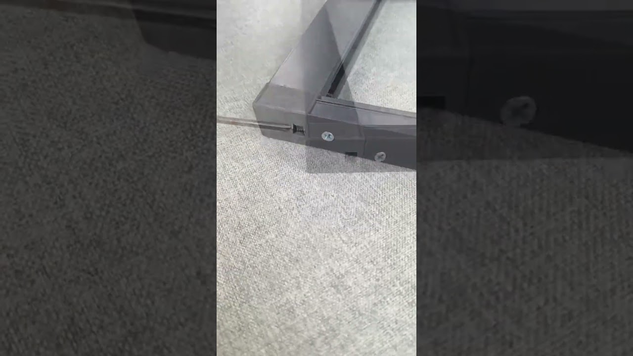 The ultra-narrow roll-up window does not block the view!