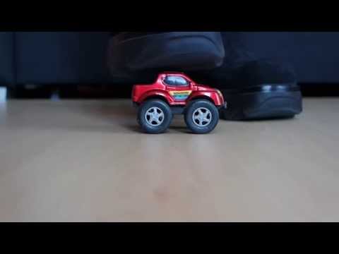 Lini Crush red toy car with boots