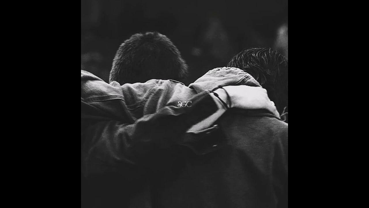 Песня с друга обниму. Открытки обними друга. Обнимите друг друга крепко. Братские объятия. Друзья обнимаются фото.