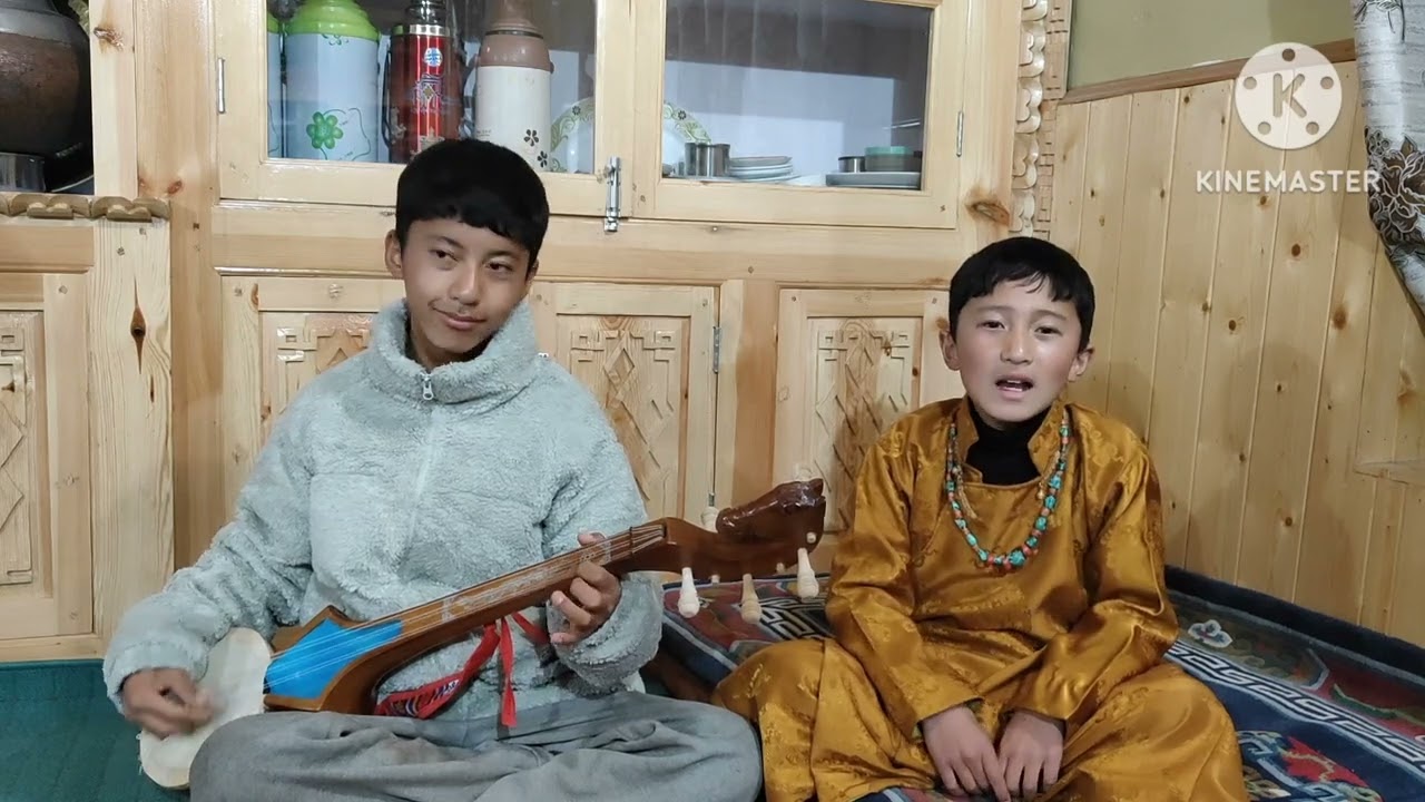 Trying to sing Ladakhi song😋😜 with kopong...... Juva ma ju