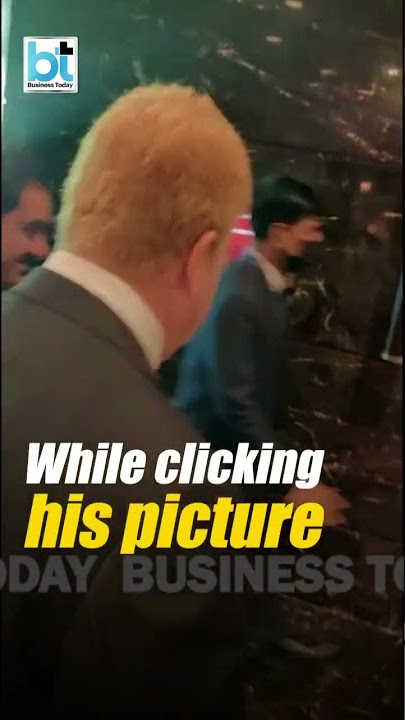 #GautamAdani helps a woman who stumbled a bit while clicking his picture | #ViralVideo