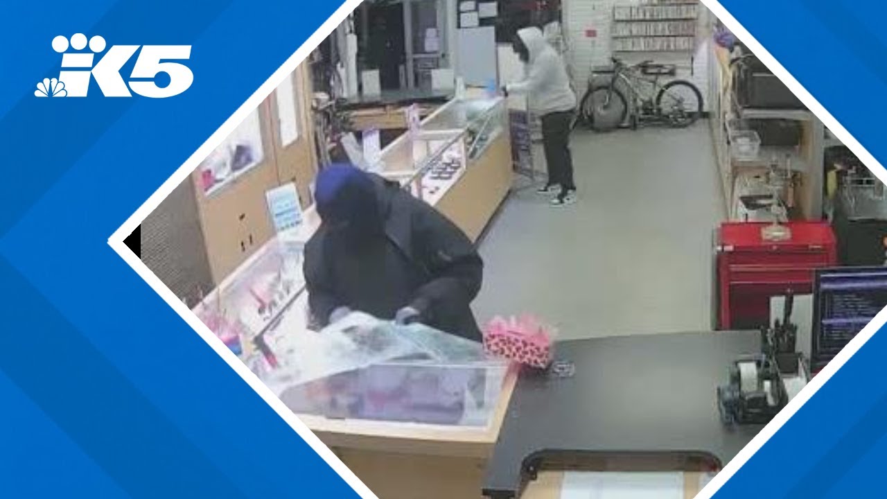 Man charged in pawn shop robberies