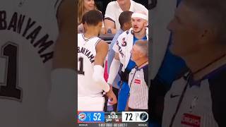GO AWAY BRO!! Alex Caruso doesn't want Wemby and Harrison Barnes come near the team huddle!