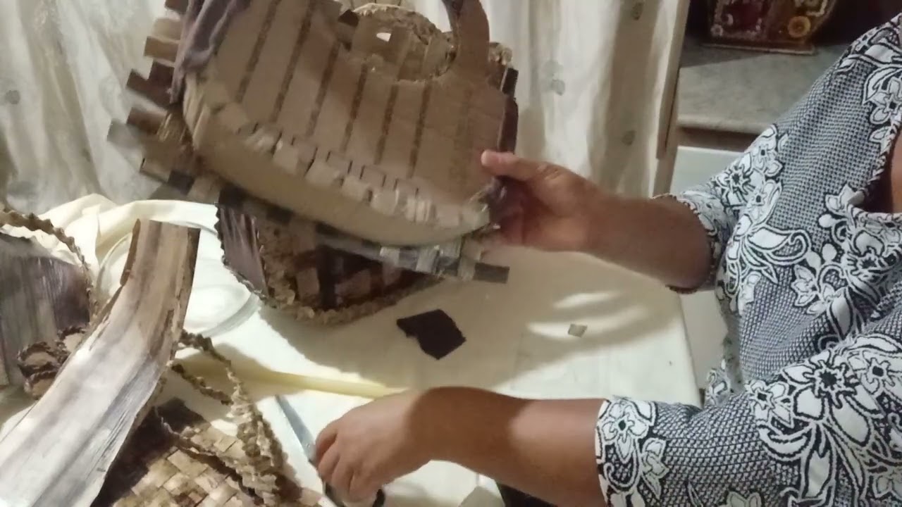 como fazer bolsa de fibra de bananeira com a Marlene