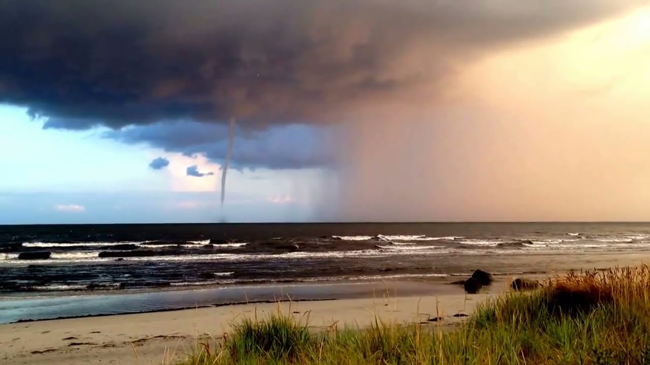 (Water)Tornado/Tromb. Sweden, Skåne, Beddingestrand - YouTube