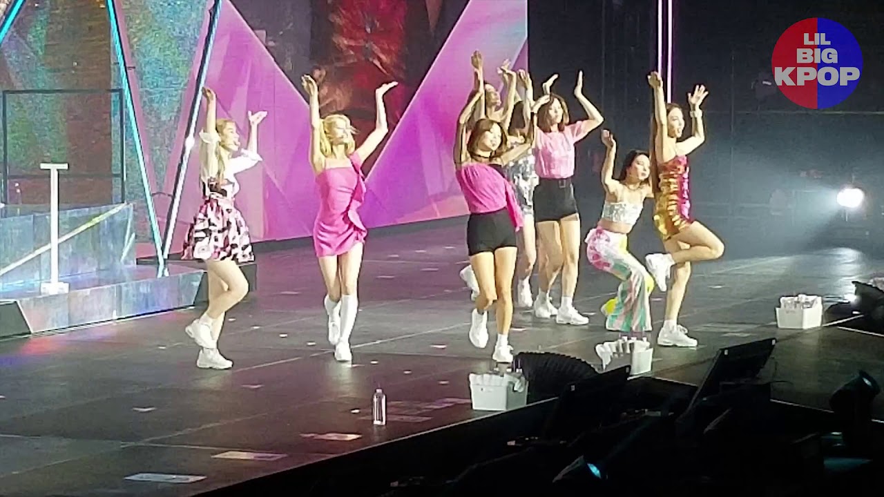 TWICE - LIKEY & WHAT IS LOVE? @ TWICELIGHTS LA Concert (JIHYO FANCAM)