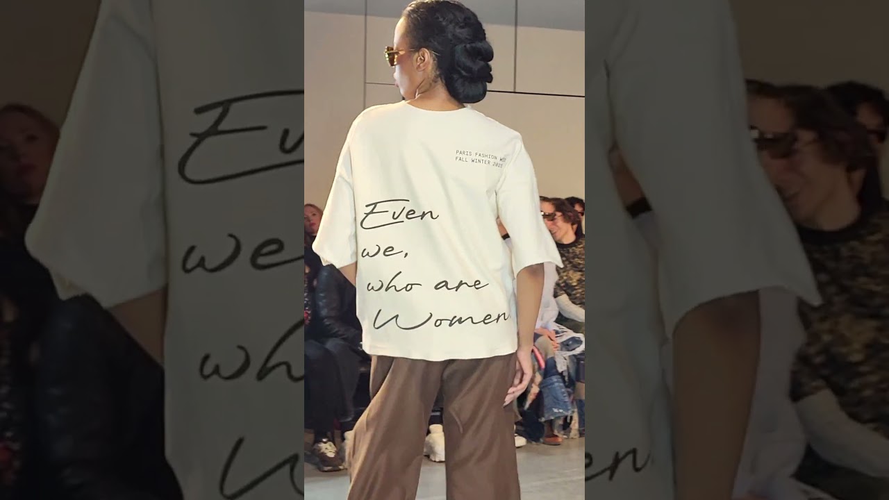 Dafne Vena joue avec les contrastes et révolutionne les tendances. ⚡🏛️ 