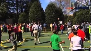 BARACK OBAMAS MISSED BASKET BALL SHOT-OBAMAS BASKETBALL FAIL.flv