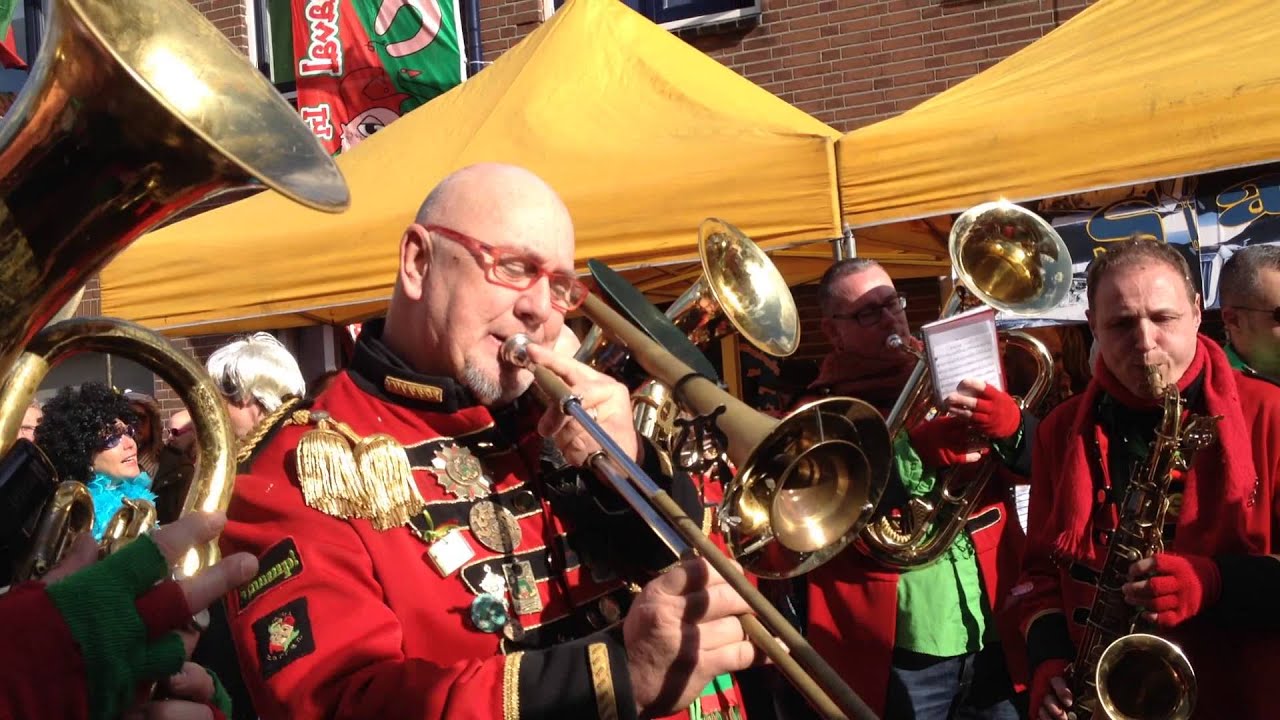 Gezelligheid tijdens de Kaaiendonkse optocht met STAAMP